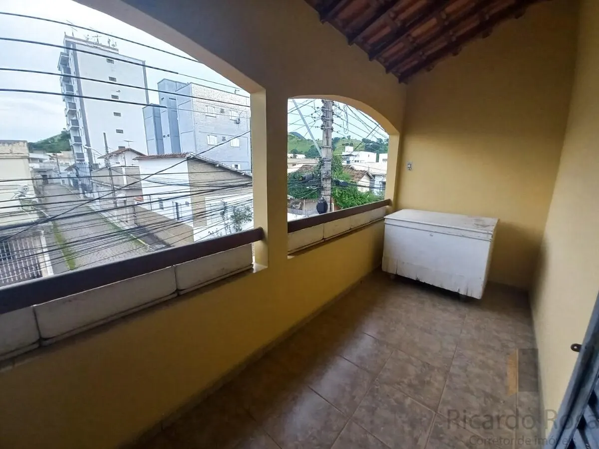 Foto 2 de Sobrado de 5 quartos (3 suítes) com sauna e área de churrasco perto da Fepi, Varginha