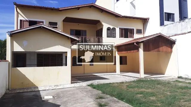 Foto 1 de Sobrado de 5 quartos (2 suítes) com varanda e edícula, Cruzeiro