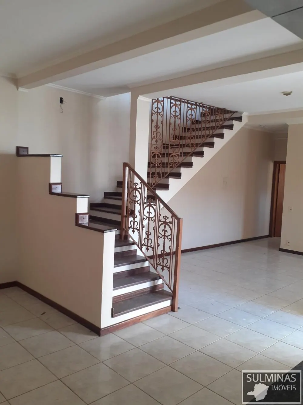 Foto 2 de Sobrado de 5 quartos (2 suítes) com varanda e edícula, Cruzeiro