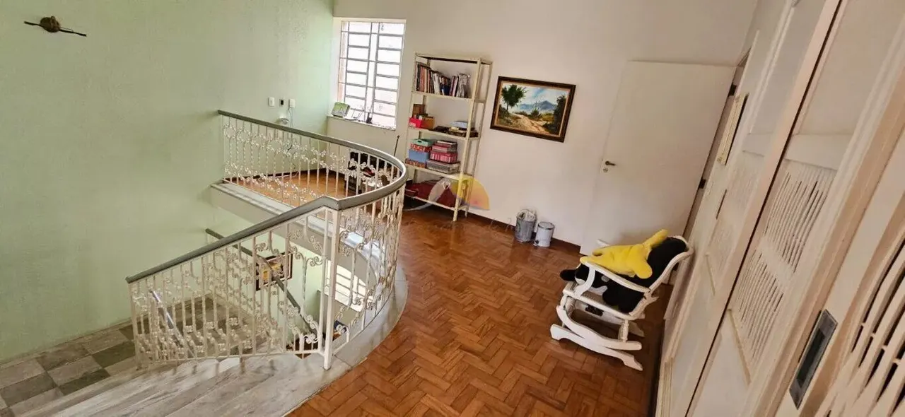 Foto 3 de Sobrado de 7 quartos com edícula, adega e área de churrasco, Centro