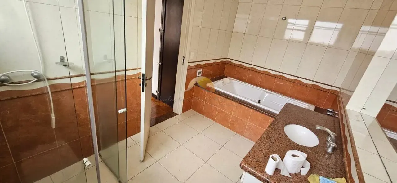 Foto 5 de Sobrado de 7 quartos com edícula, adega e área de churrasco, Centro