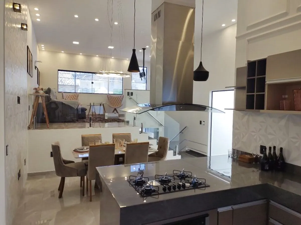 Foto 3 de Sobrado novo e mobiliado de 3 quartos com spa, closet e automação, Pinheirinho
