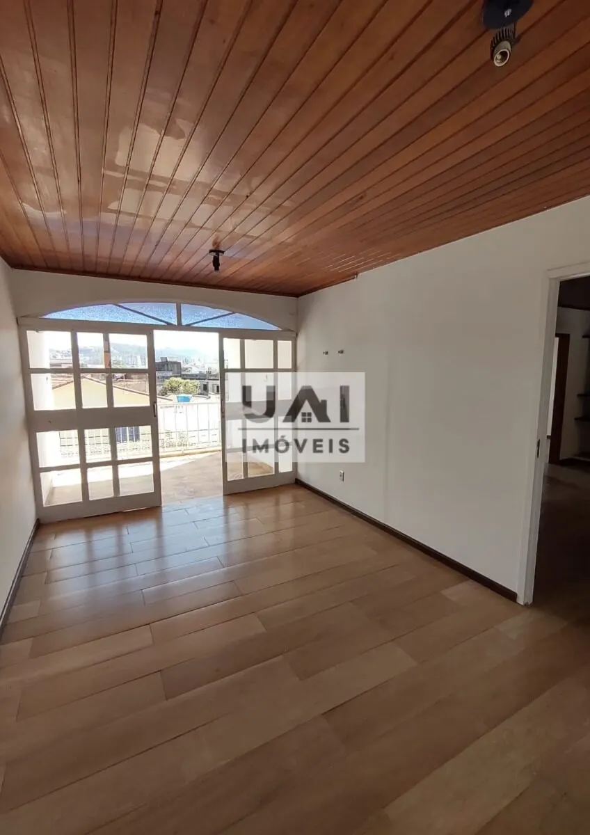 Foto 4 de Sobrado triplex de 8 quartos (2 suítes) com quintal e 3 vagas, Medicina