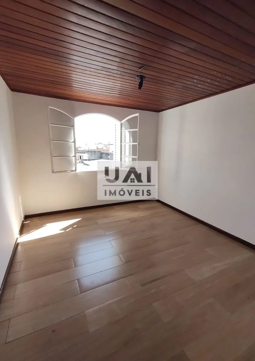 Foto 6 de Sobrado triplex de 8 quartos (2 suítes) com quintal e 3 vagas, Medicina