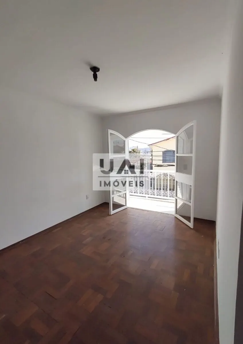Foto 7 de Sobrado triplex de 8 quartos (2 suítes) com quintal e 3 vagas, Medicina