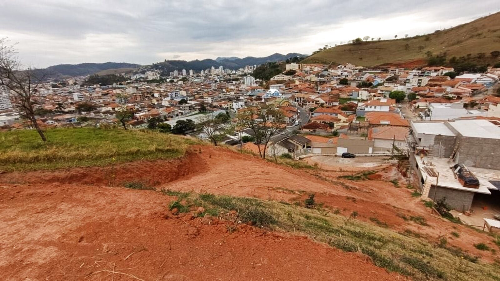 Terreno de 1.300 m² na parte alta da Medicina