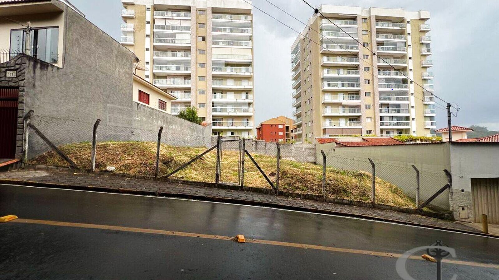 Terreno de 520 m² no Morro Chic