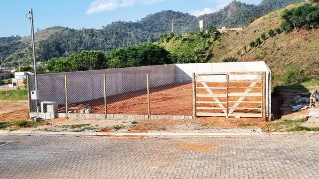 Lote murado de 232,95 m² no Vale das Hortênsias