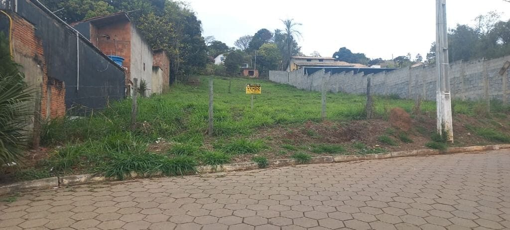 Foto 2 de Terreno de 1.740 m² à margem da rodovia no Açude