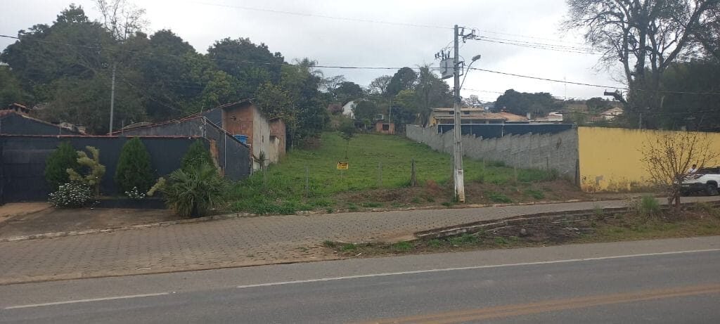 Foto 4 de Terreno de 1.740 m² à margem da rodovia no Açude