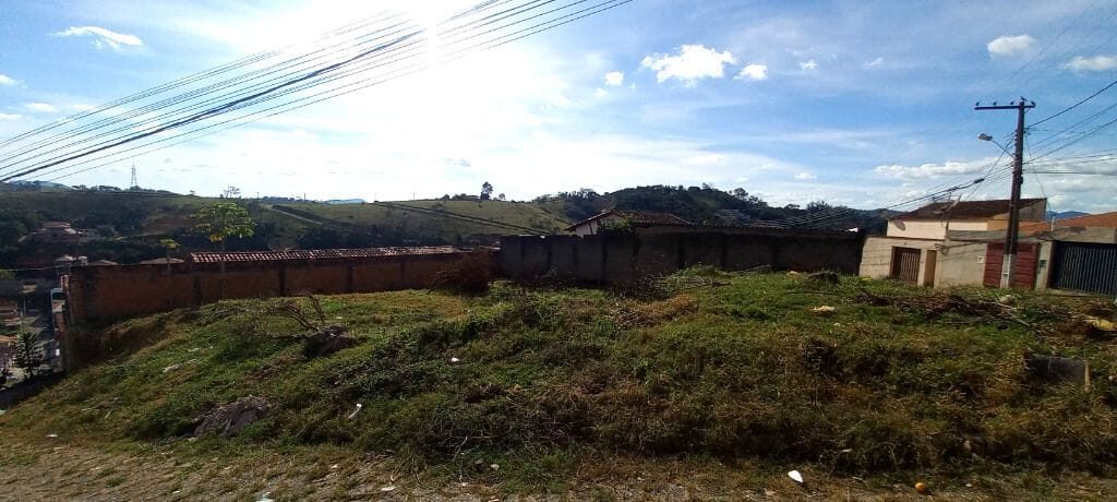 Foto 2 de Terreno de esquina de 368 m² no Jardim Bernadete