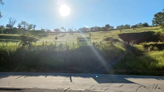 Terreno de 2.100 m² próximo à rodovia