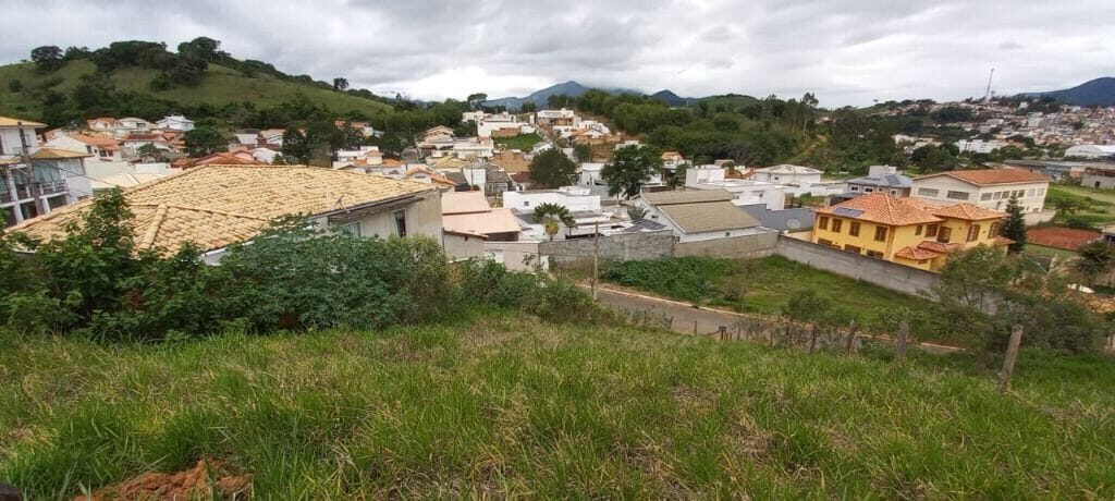 Foto 3 de Lote em declive de 508 m² no Pinheirinho