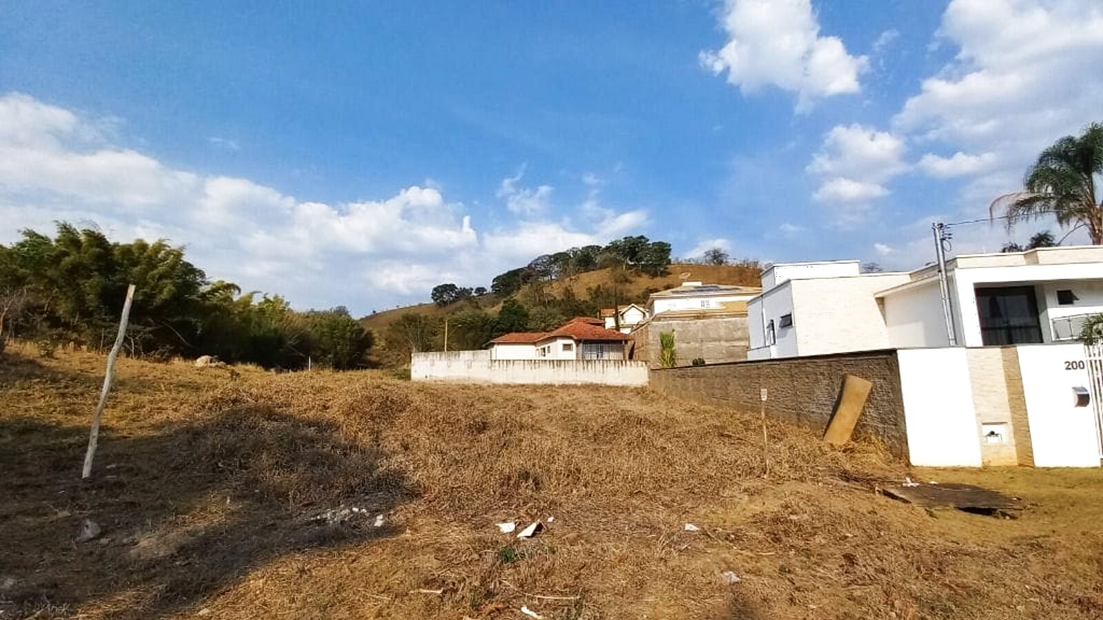 Terreno plano de 810 m² no Pinheirinho