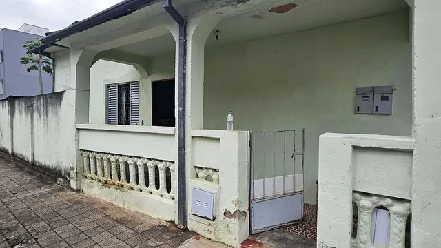 Foto 1 de Terreno de 196 m² com casa de 4 quartos e casa conjugada de 2 quartos, Centro