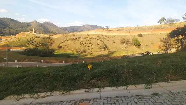 Foto 1 de Terreno com 220 m² e sol da manhã e da tarde, Vale das Hortênsias