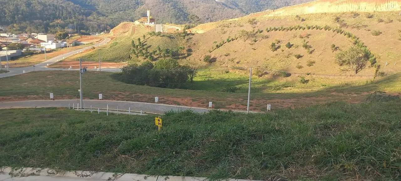 Foto 2 de Terreno com 220 m² e sol da manhã e da tarde, Vale das Hortênsias