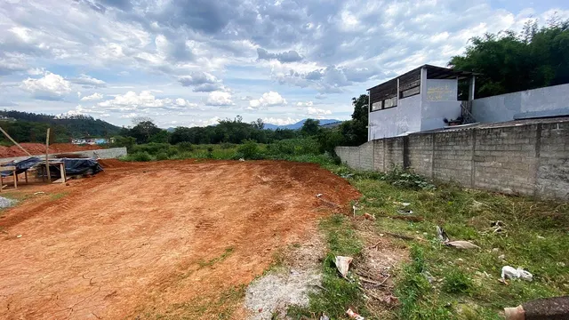 Foto 1 de Terreno de 298 m² na avenida principal do bairro, Açude