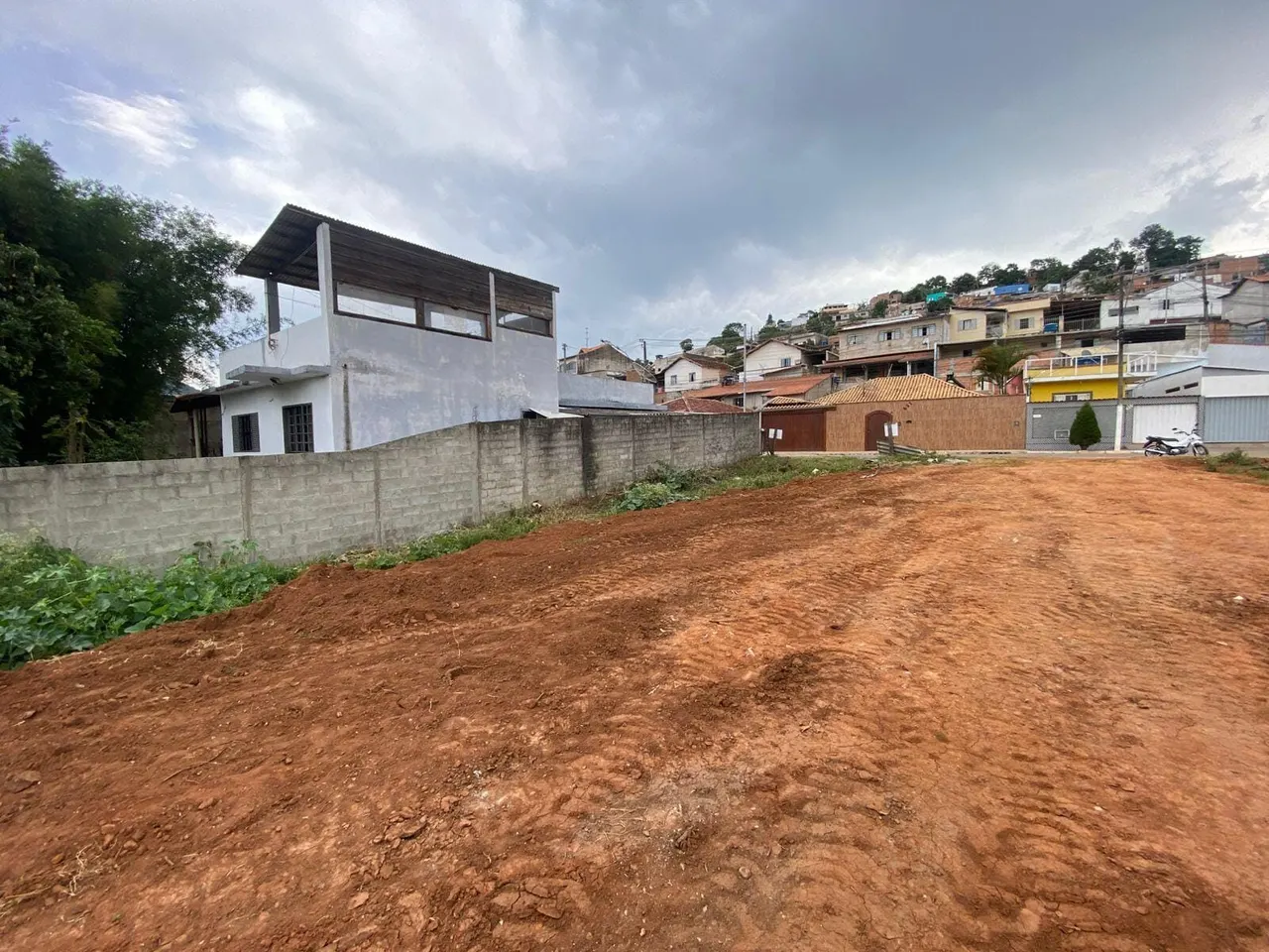 Foto 2 de Terreno de 298 m² na avenida principal do bairro, Açude