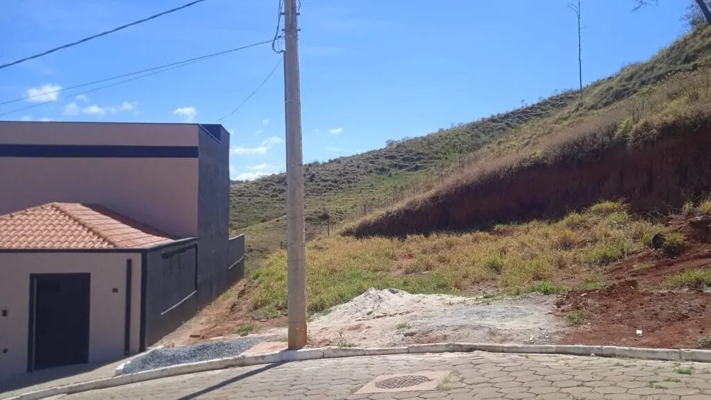 Foto 2 de Terreno de 325 m² no Loteamento Jardim Califórnia I, Capetinga