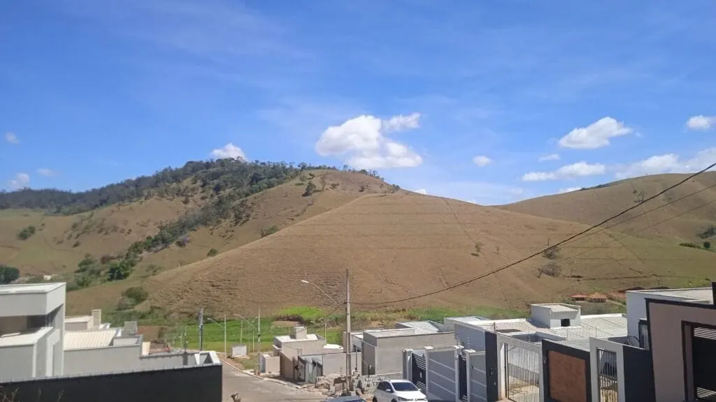 Foto 3 de Terreno de 325 m² no Loteamento Jardim Califórnia I, Capetinga