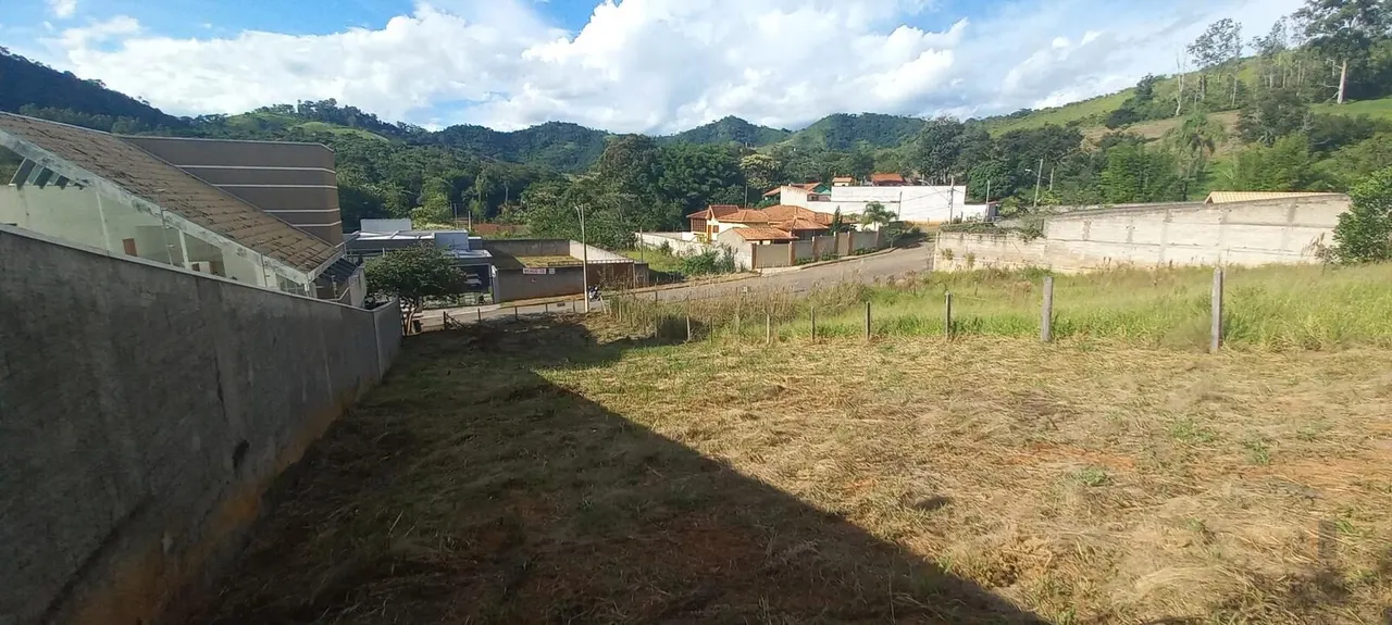 Foto 2 de Terreno com 648 m², boa topografia e vista, Pinheirinho