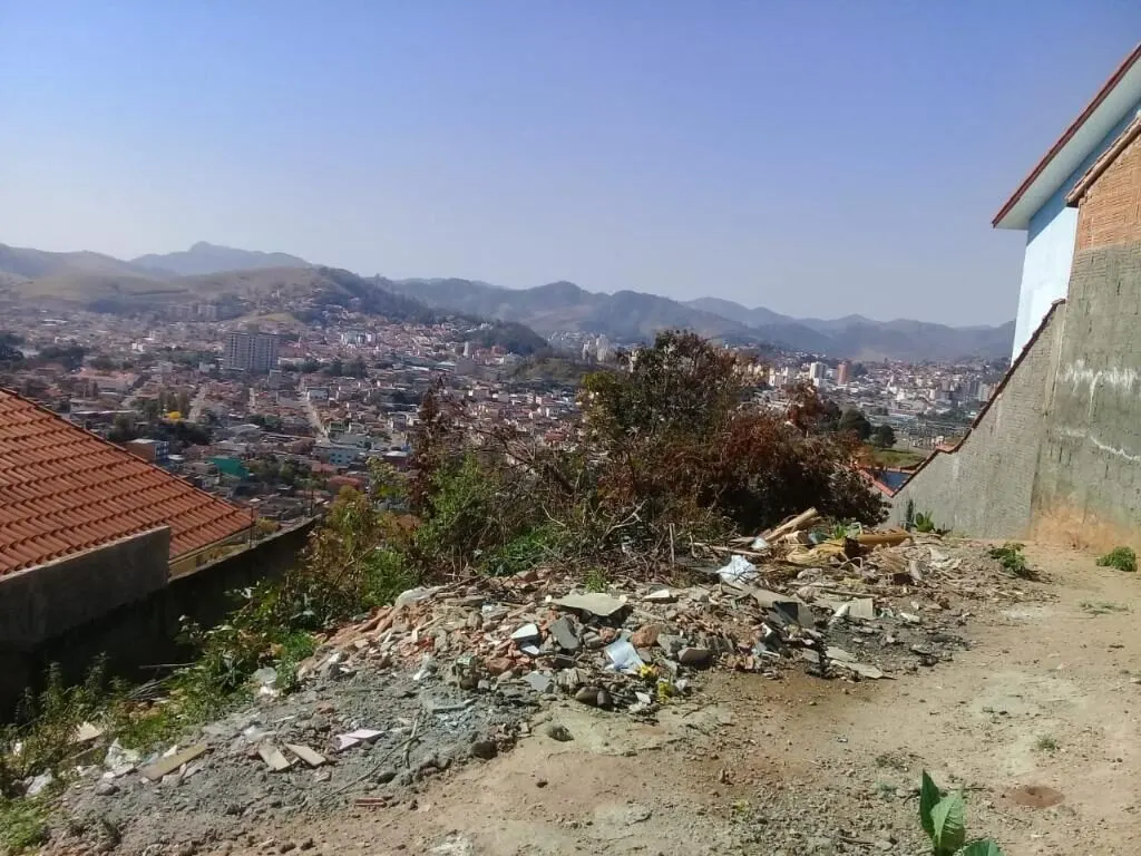 Foto 2 de Terreno urbano em aclive com vista para a cidade, Santo Antônio