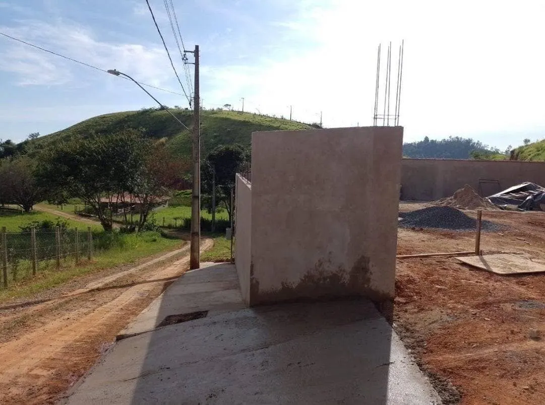 Foto 2 de Terreno de 1.200 m² terraplanado com muros de contenção, Nossa Senhora da Agonia