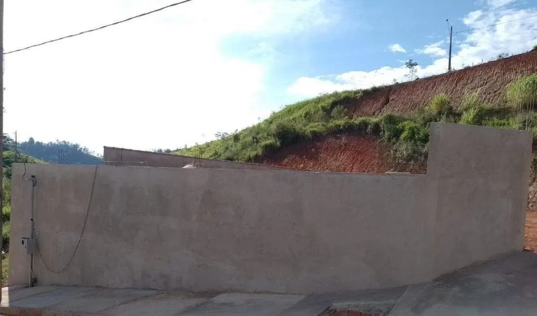 Foto 5 de Terreno de 1.200 m² terraplanado com muros de contenção, Nossa Senhora da Agonia