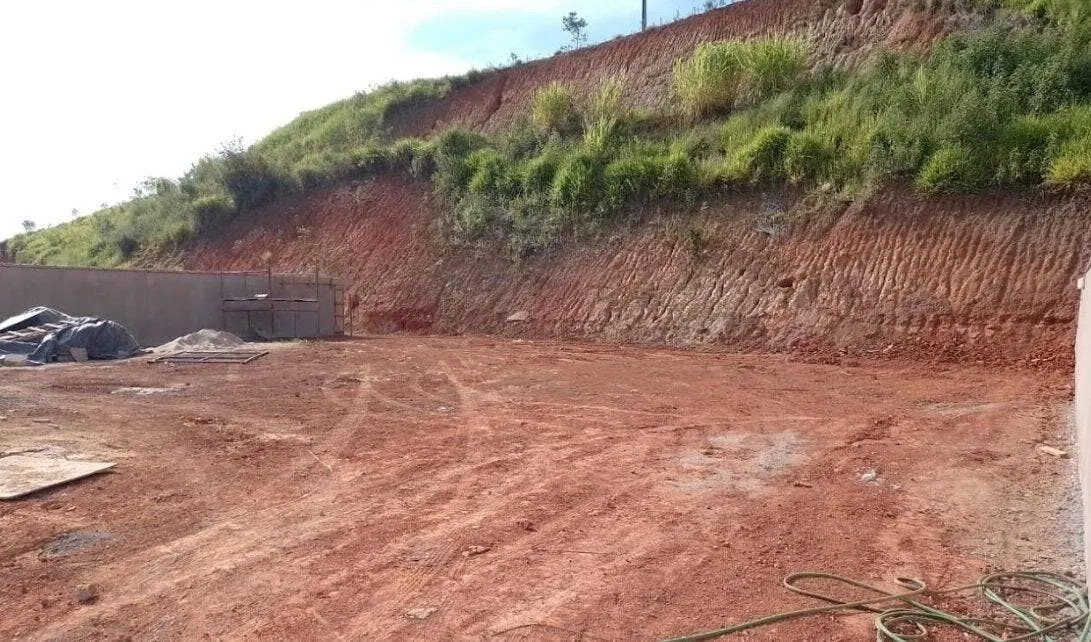 Foto 6 de Terreno de 1.200 m² terraplanado com muros de contenção, Nossa Senhora da Agonia