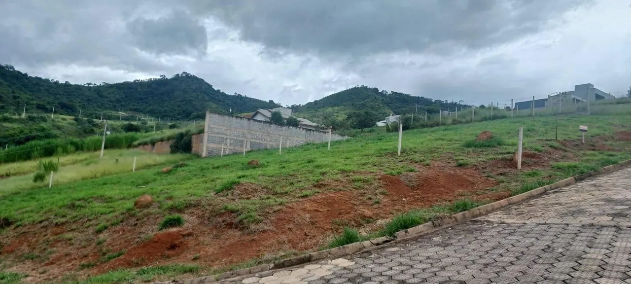 Foto 2 de Terreno de 1.294 m² com vista para o vale e a quadra, Condomínio Olhos D'Água