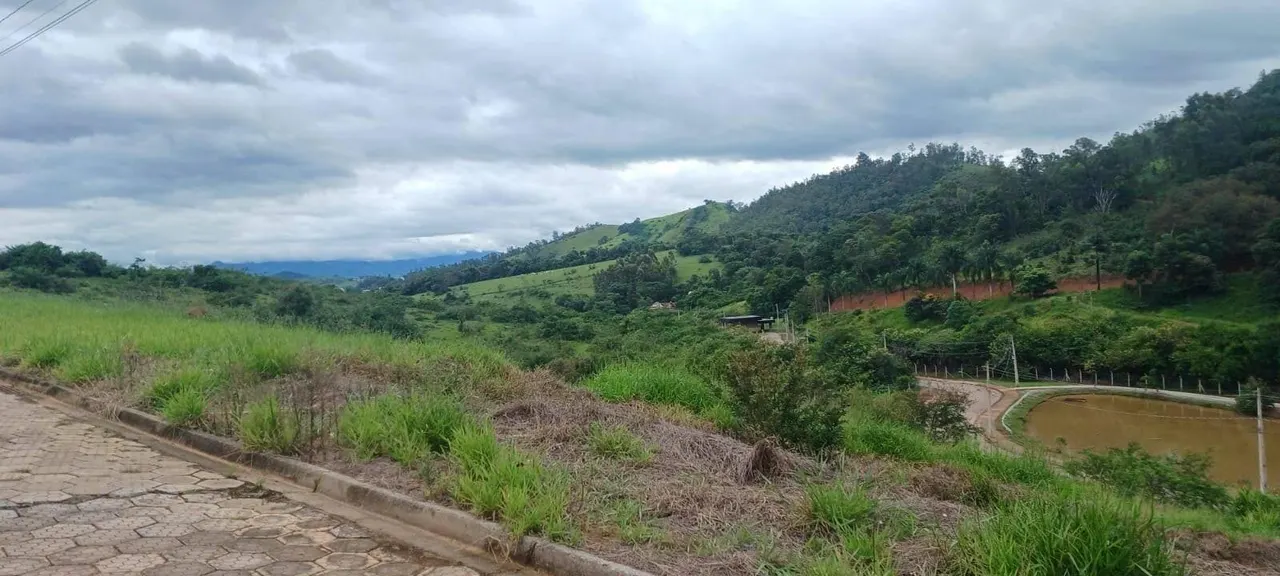 Foto 4 de Terreno de 1.294 m² com vista para o vale e a quadra, Condomínio Olhos D'Água