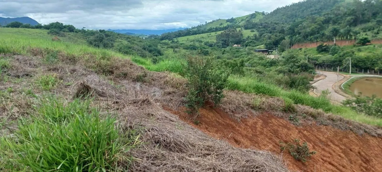 Foto 5 de Terreno de 1.294 m² com vista para o vale e a quadra, Condomínio Olhos D'Água