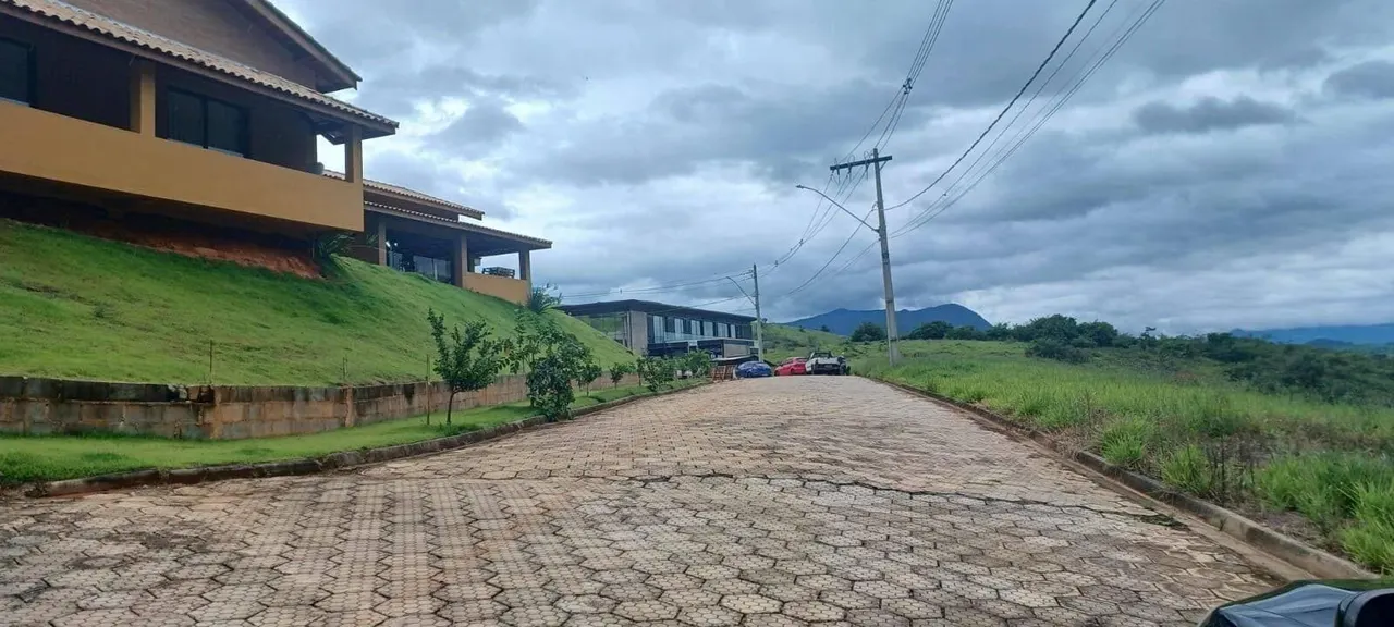 Foto 7 de Terreno de 1.294 m² com vista para o vale e a quadra, Condomínio Olhos D'Água