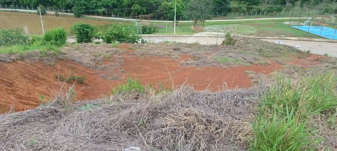 Foto 8 de Terreno de 1.294 m² com vista para o vale e a quadra, Condomínio Olhos D'Água