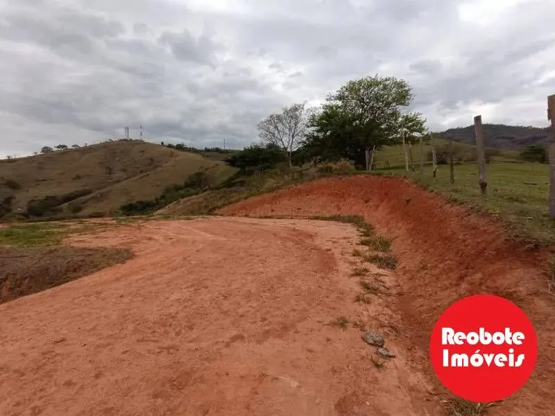 Foto 3 de Terreno de 1.300 m² com terraplanagem e vista para a cidade, Medicina