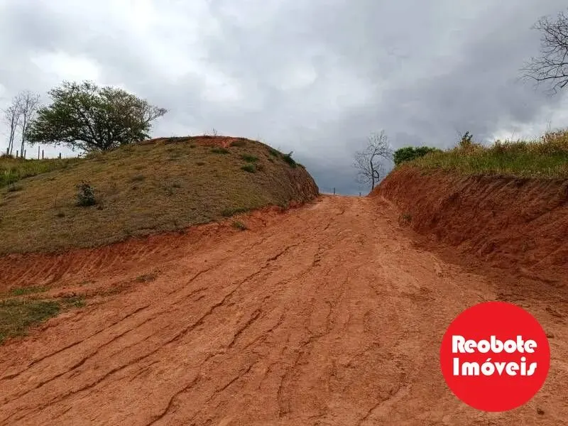 Foto 6 de Terreno de 1.300 m² com terraplanagem e vista para a cidade, Medicina