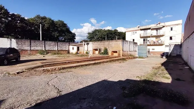 Foto 1 de Terreno de 1.560 m² com galpão ao lado da rodovia, Avenida
