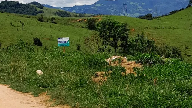 Foto 1 de Terreno de 1.800 m² com água e luz próximas, Rebourgeon