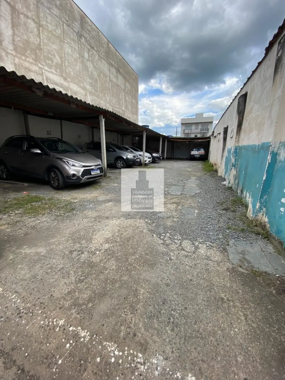 Foto 4 de Terreno de 198 m² murado com cobertura para carros, Avenida