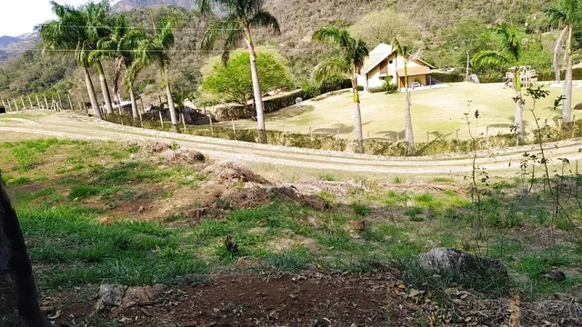 Terreno de 2.149 m² com vista e projeto arquitetônico, Mato Dentro