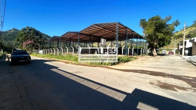 Foto 1 de Terreno de 2.400 m² com frente para 3 ruas e galpão em construção, Morro Grande