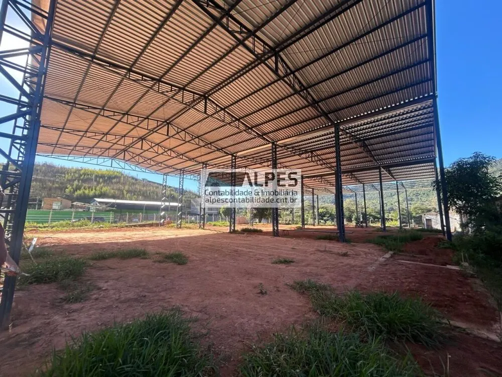 Foto 2 de Terreno de 2.400 m² com frente para 3 ruas e galpão em construção, Morro Grande