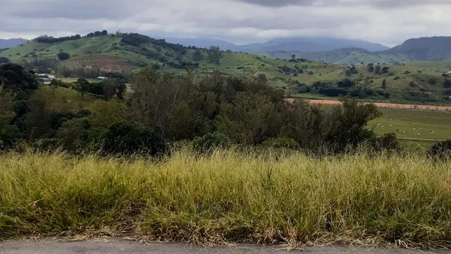 Foto 1 de Terreno de 200 m² com vista para a cidade e as montanhas, Nações
