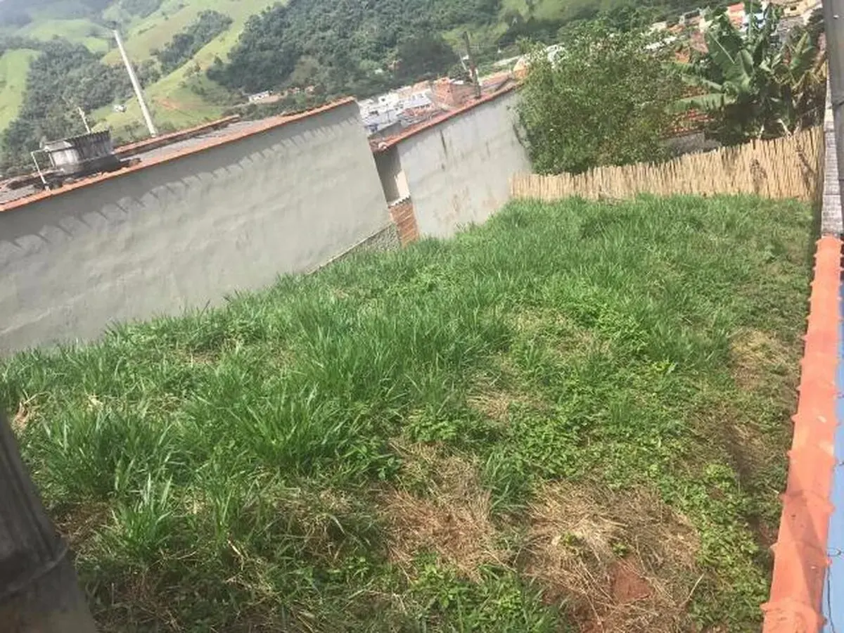 Foto 2 de Terreno de 200 m² na Rua Maria Geralda dos Santos, Santa Rosa