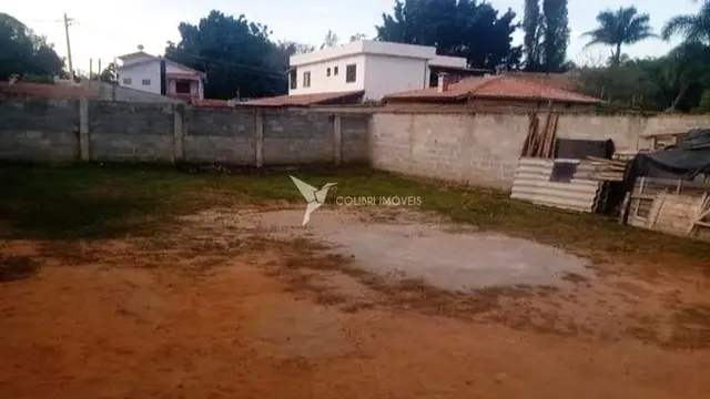 Terreno plano de 201 m² murado na Estrada Anhumas, Anhumas