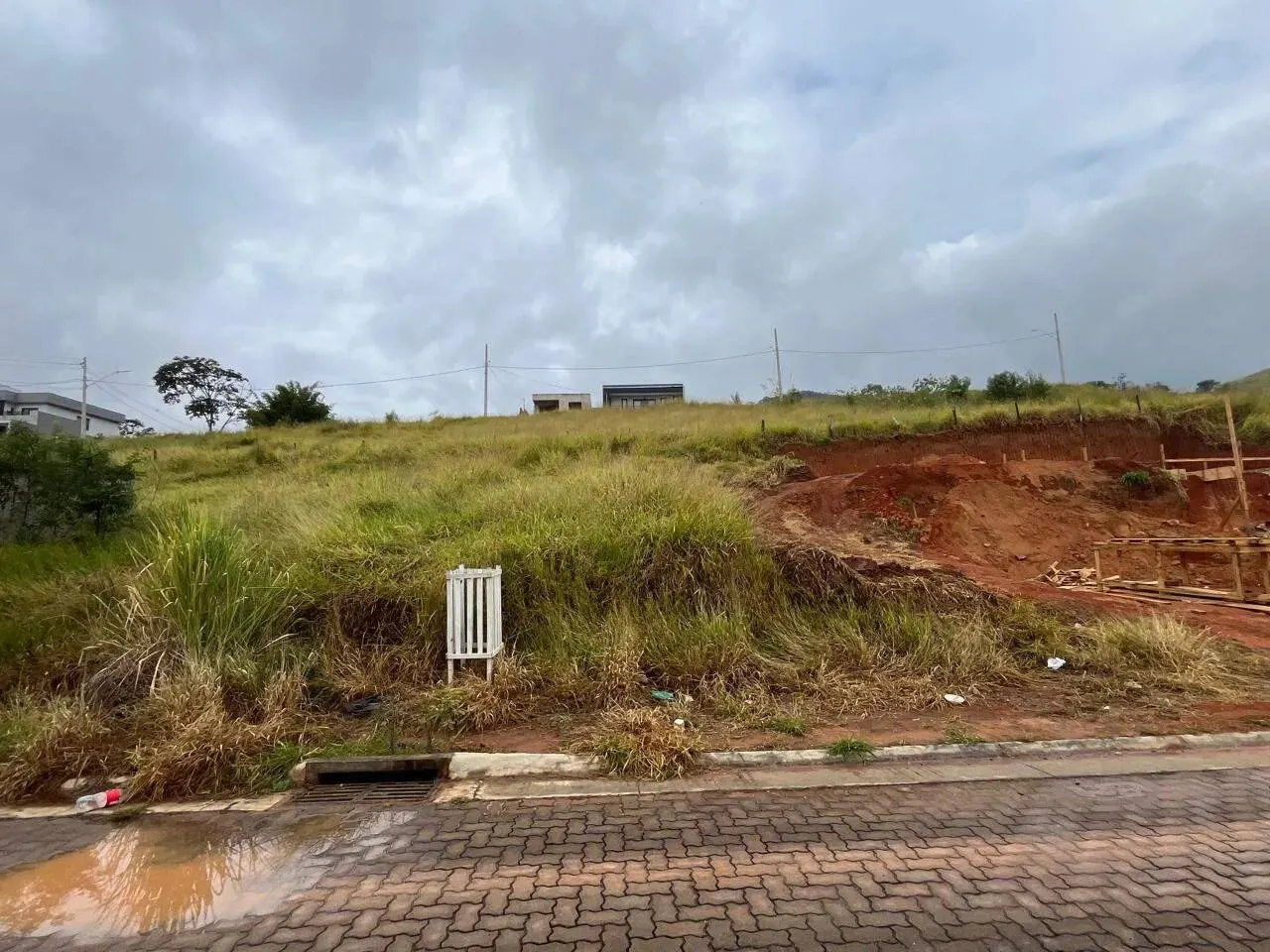 Foto 2 de Lote de 210 m² em rua calçada no Loteamento Vale das Hortênsias, Vale das Hortênsias