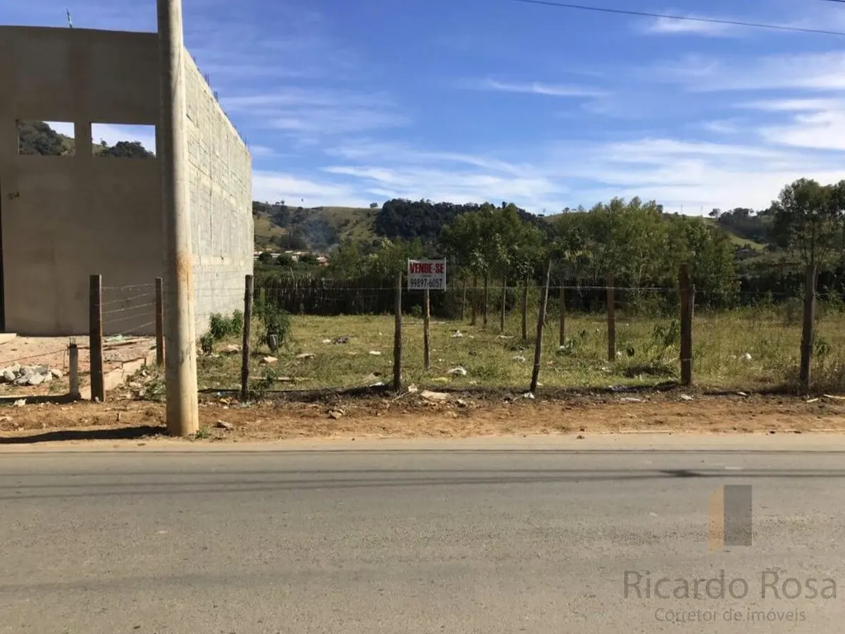 Foto 2 de Terreno de 213 m² na rua principal, bom para comércio, Rebourgeon