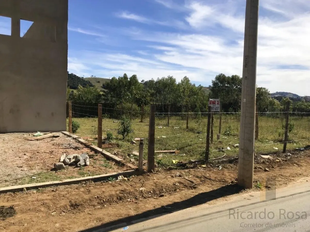 Foto 3 de Terreno de 213 m² na rua principal, bom para comércio, Rebourgeon