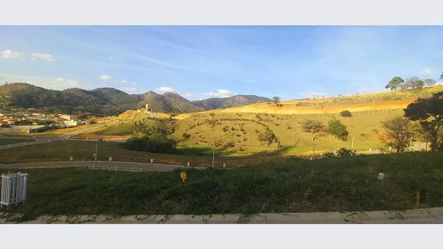 Foto 1 de Terreno de 220 m² com boa topografia, Vale das Hortênsias